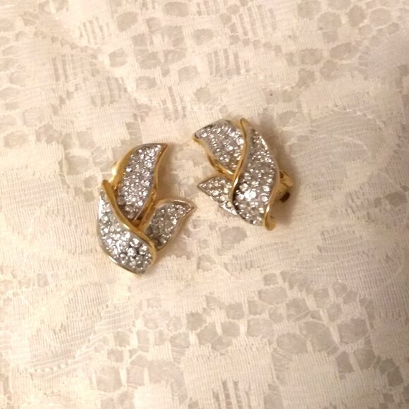 Vintage White Clear Cubic Zirconia Gold Tone Earrings Non-Pierced Clip Earrings - Picture 7 of 9